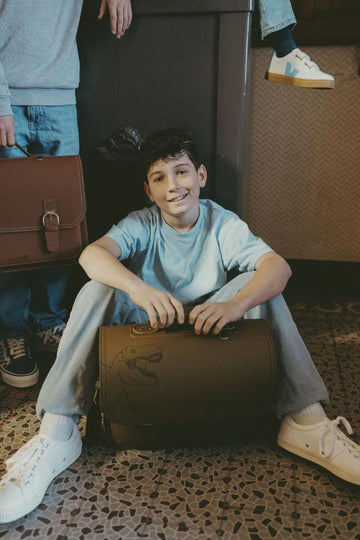 Lederen schooltas met magneetsluiting - Dino Moss